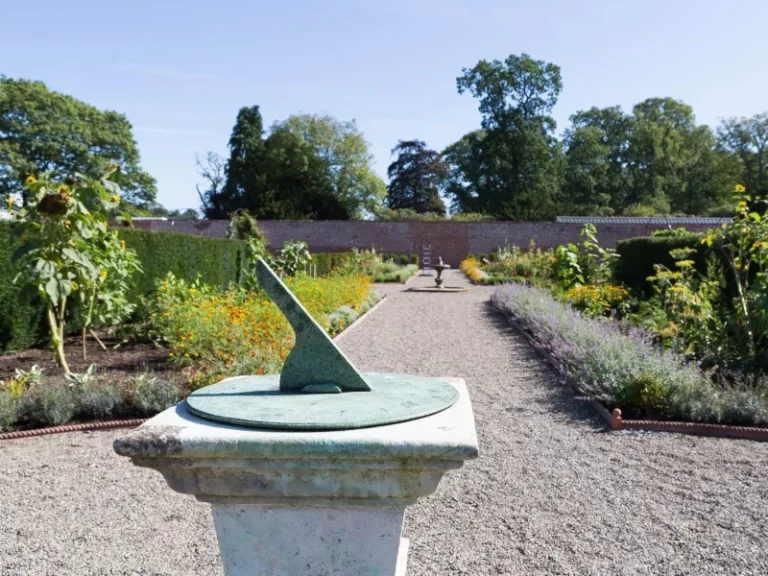 Sundial Walled Garden 4x3