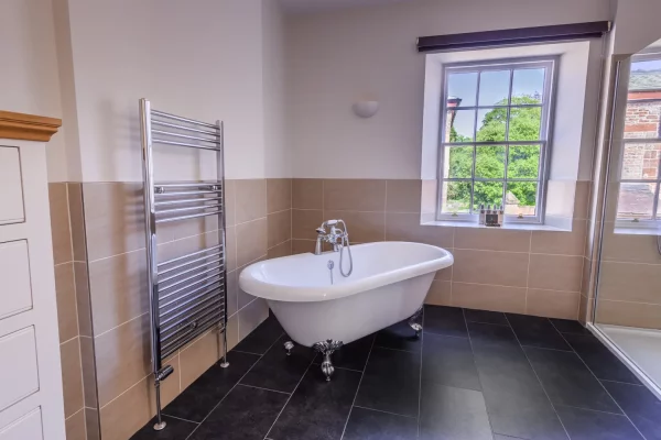 Bathtub and window in Salutation Apartment Bathroom