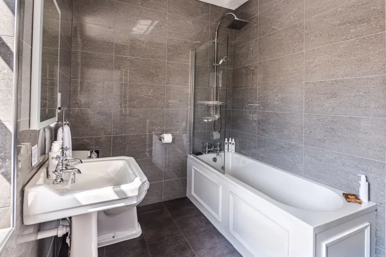 Bathroom 1 - Coach House 2 Bedroom Self Catering Holiday Home Carlisle
