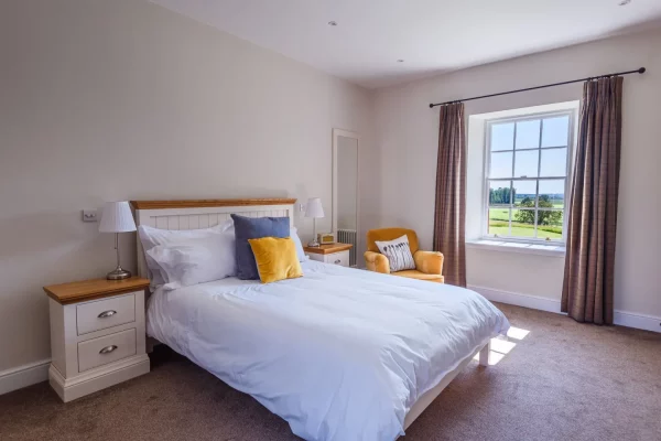 Bedroom with King Size Bed in Salutation Apartment