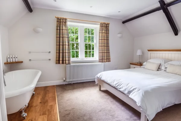 Main Bed 1 - Middle Lodge 2 Bedroom Self Catering Holiday Home