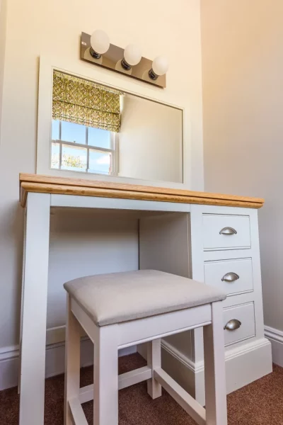 Master Bed Dresser - Coach House 2 Bedroom Self Catering Holiday Home Carlisle