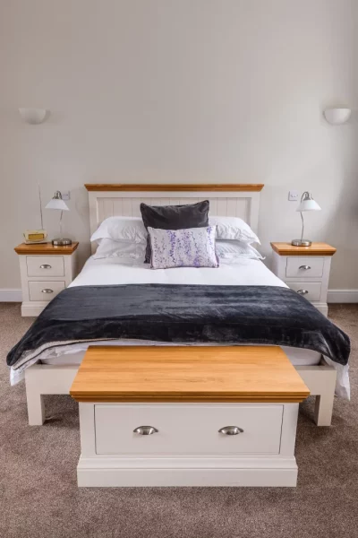 King Size Bed in Sir Walter Scott Apartment