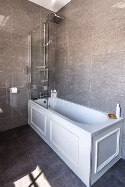 Shower 1 - Coach House 2 Bedroom Self Catering Holiday Home Carlisle