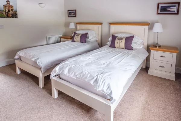 Twin Bedroom in Sir Walter Scott Apartment