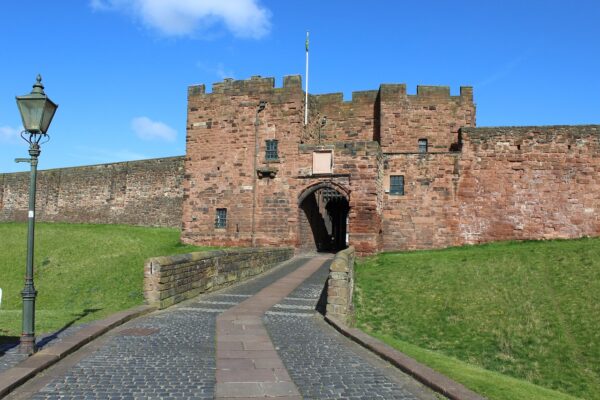 Discover Carlisle Castle on self-catering holidays Cumbria